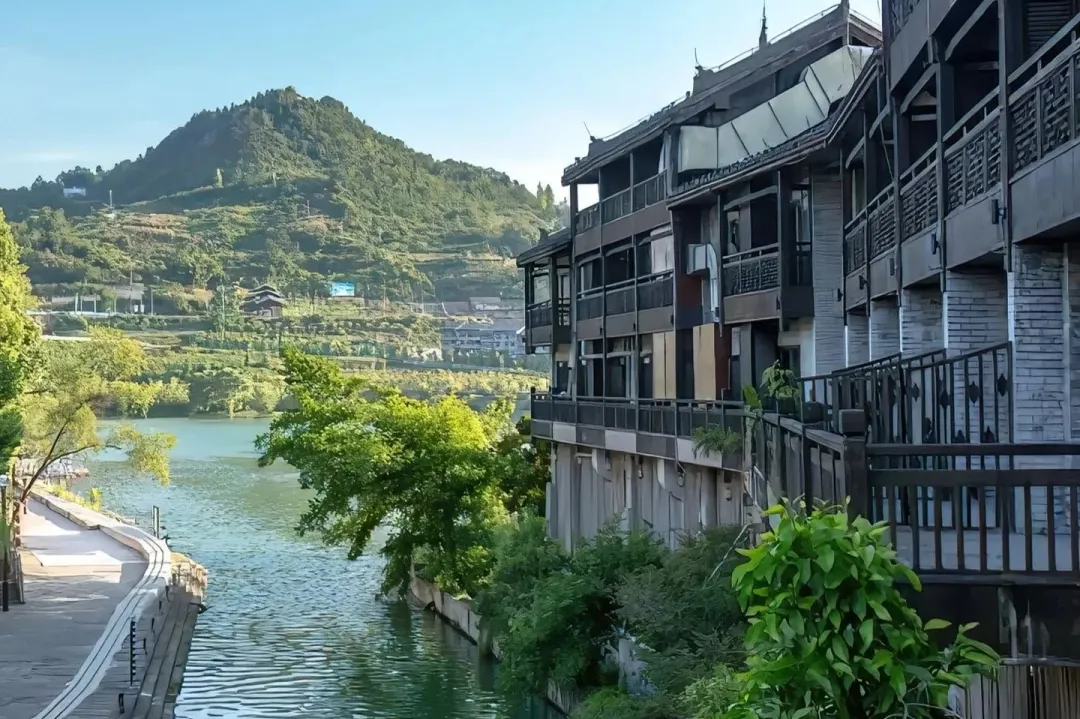 f55530b6a3f345afb01667ab9eb633fe-sz_414336